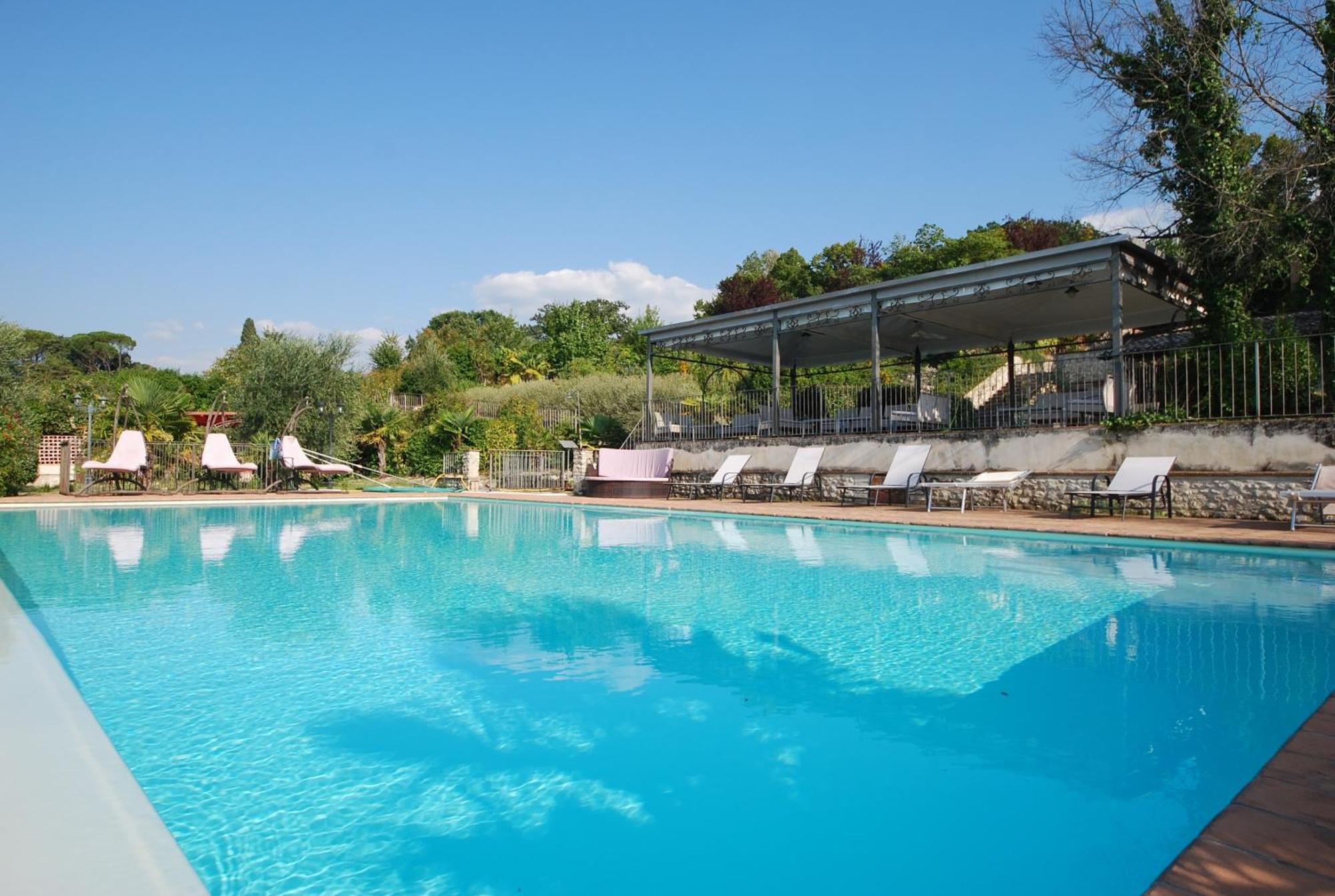 Spoleto By The Pool Pension Buitenkant foto