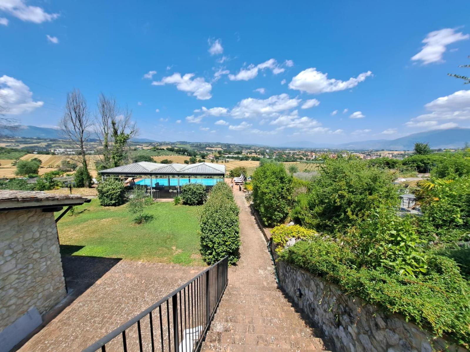 Spoleto By The Pool Pension Buitenkant foto