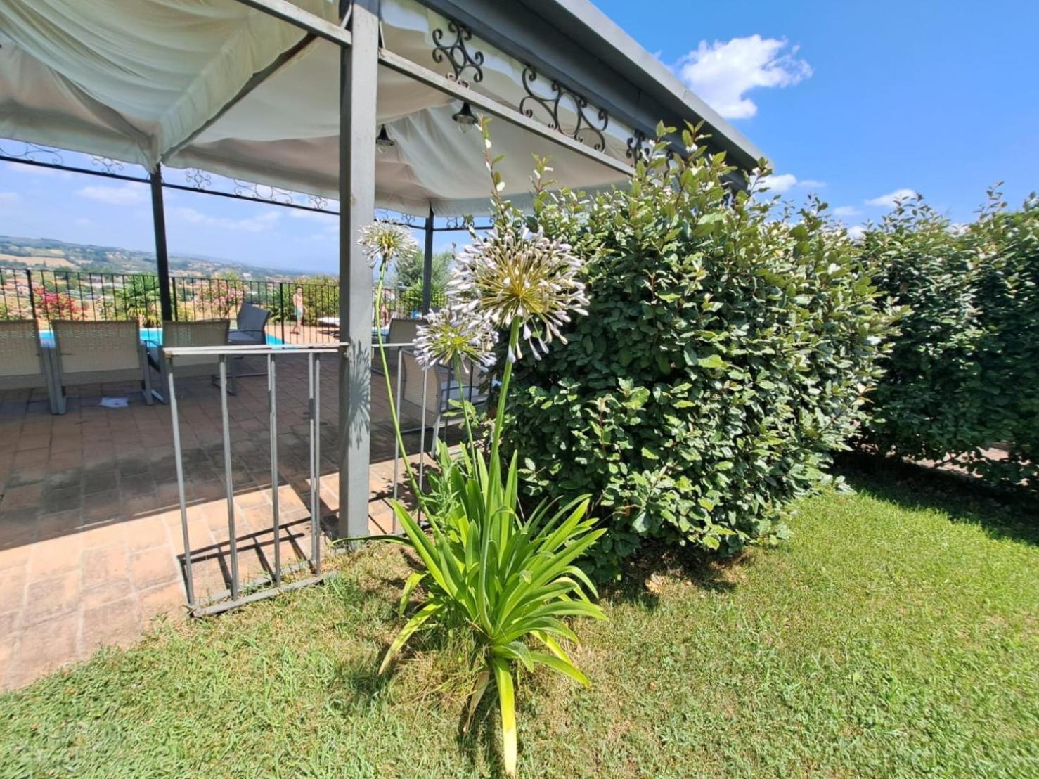 Spoleto By The Pool Pension Buitenkant foto