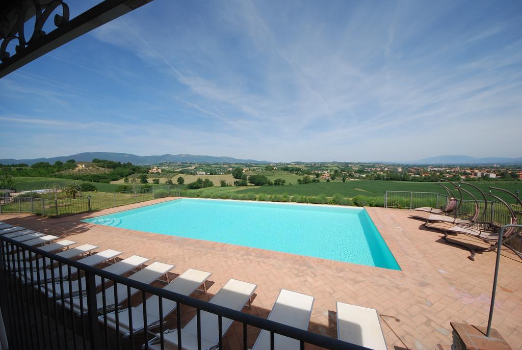 Spoleto By The Pool Pension Buitenkant foto